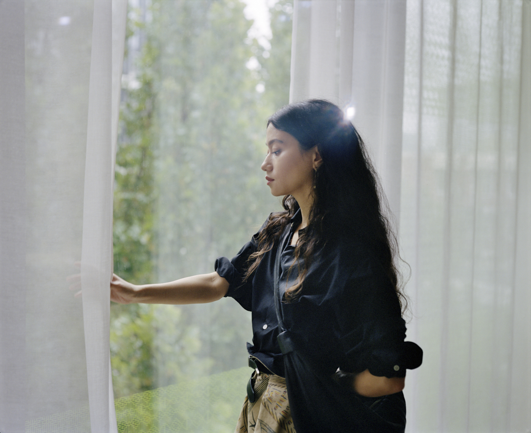 https://www.liushuwei.com/files/gimgs/55_liu-shuwei-sarah-lin-tran-t-magazine-1.jpg